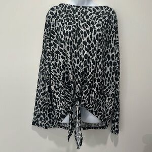 Animal print knotted shirt